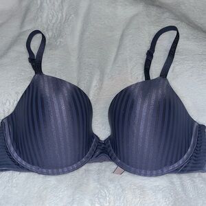 Purple bra size 34D from Victoria’s Secret style body lightly lined